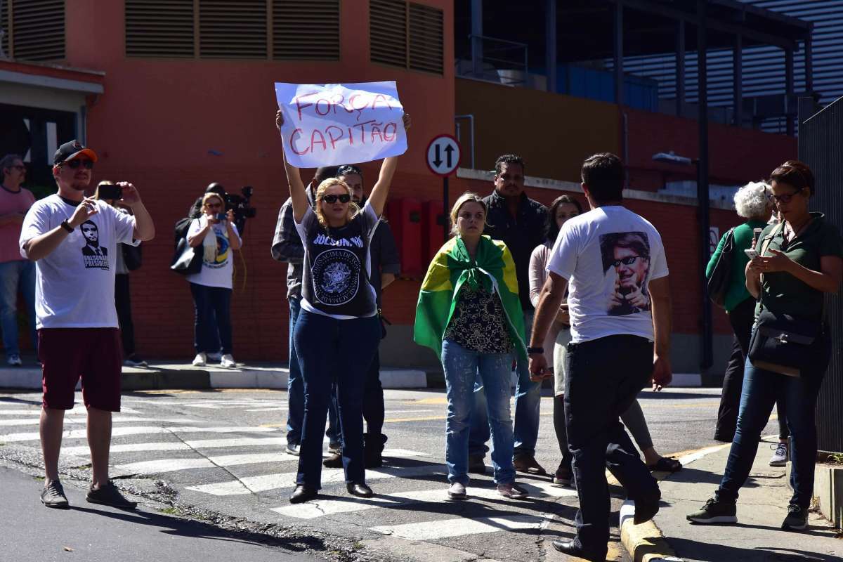 2018-09-07 - AG&Ecirc;NCIA DE NOT&icirc;CIAS - PARCEIRO - O candidato Jair Bolsonaro (PSL/RJ), ap&oacute;s ser atacado por um homem com faca, em Juiz de Fora(MG), &eacute; transferido e internado no Hospital Albert Einstein, localizado na avenida Albert Einstein, Morumbi, zona sul de Sao Paulo, na manha desta sexta-feira, 07 - Foto: Eduardo Carmim/Parceiro/Ag&ecirc;ncia O Dia