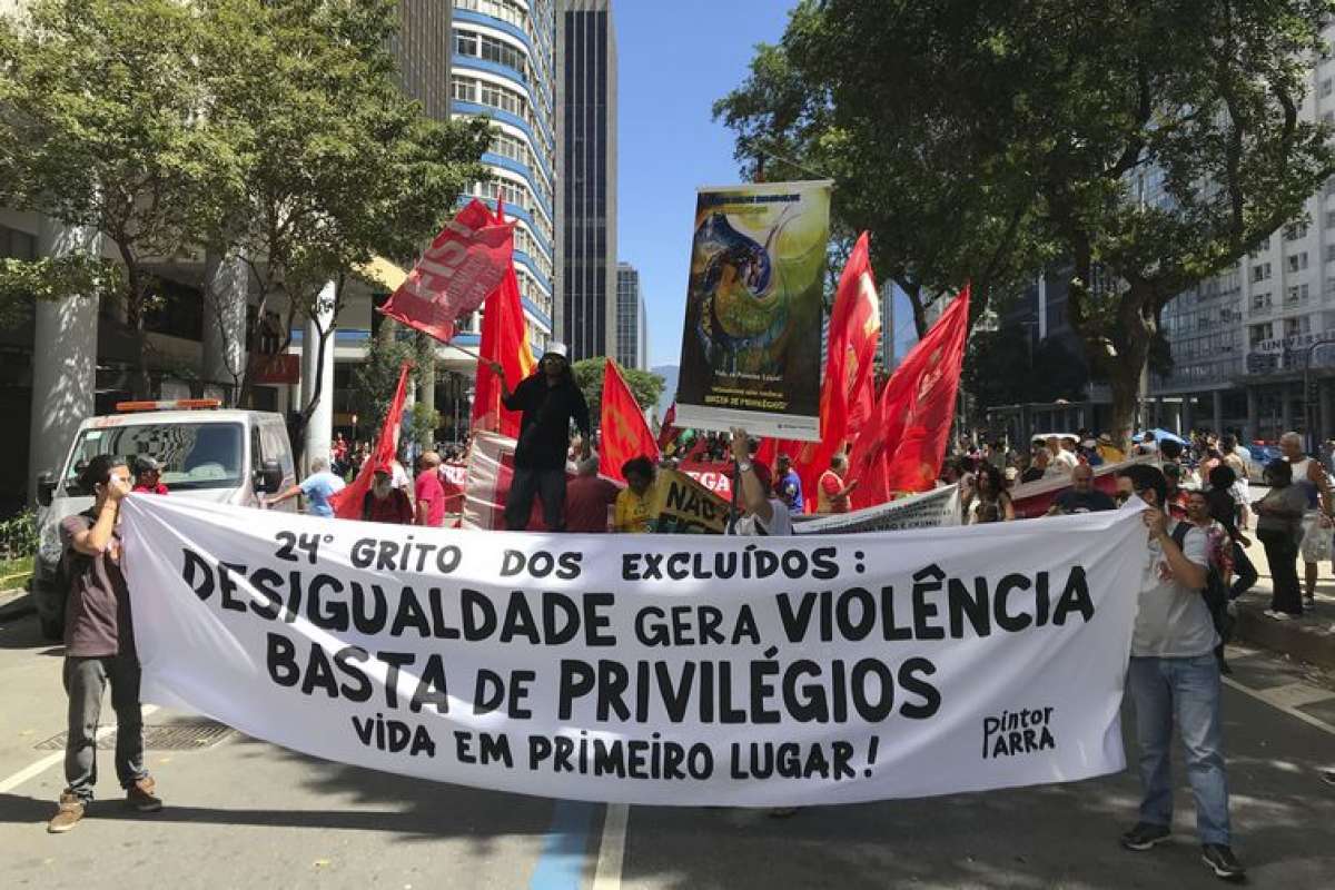 24ª edição do Grito dos Excluídos, reuniu representantes de movimentos sociais  - Agência Brasil