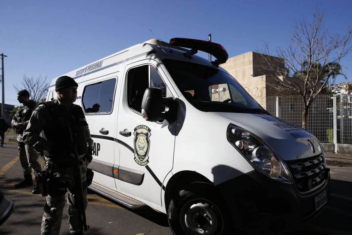 Agressor de Bolsonaro chega à Justiça Federal para ser ouvido