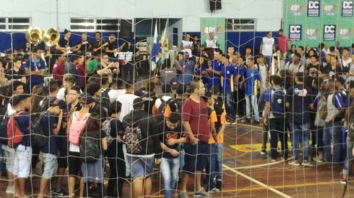 Cerca de 6 mil alunos de escolas de Duque de Caxias disputam jogos estudantis até novembro deste ano. Cerimônia de abertura ocorreu na vila olímpica do município
