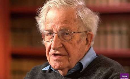 Noam Chomsky tem alta de hospital e é liberado para seguir tratamento em casa
