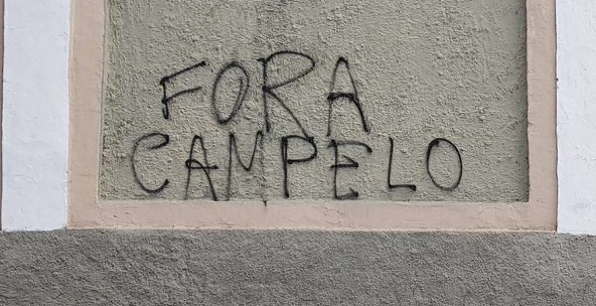 Valentim terá semana cheia para trabalhar. Pichação em muro na Colina pede saída do presidente Campello - foto do leitor