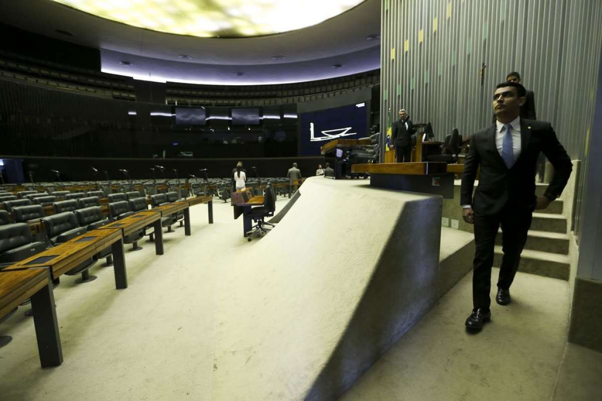 O deputado João Henrique Caldas pede que seja convocada uma sessão extraordinária para debater o caso na Câmara