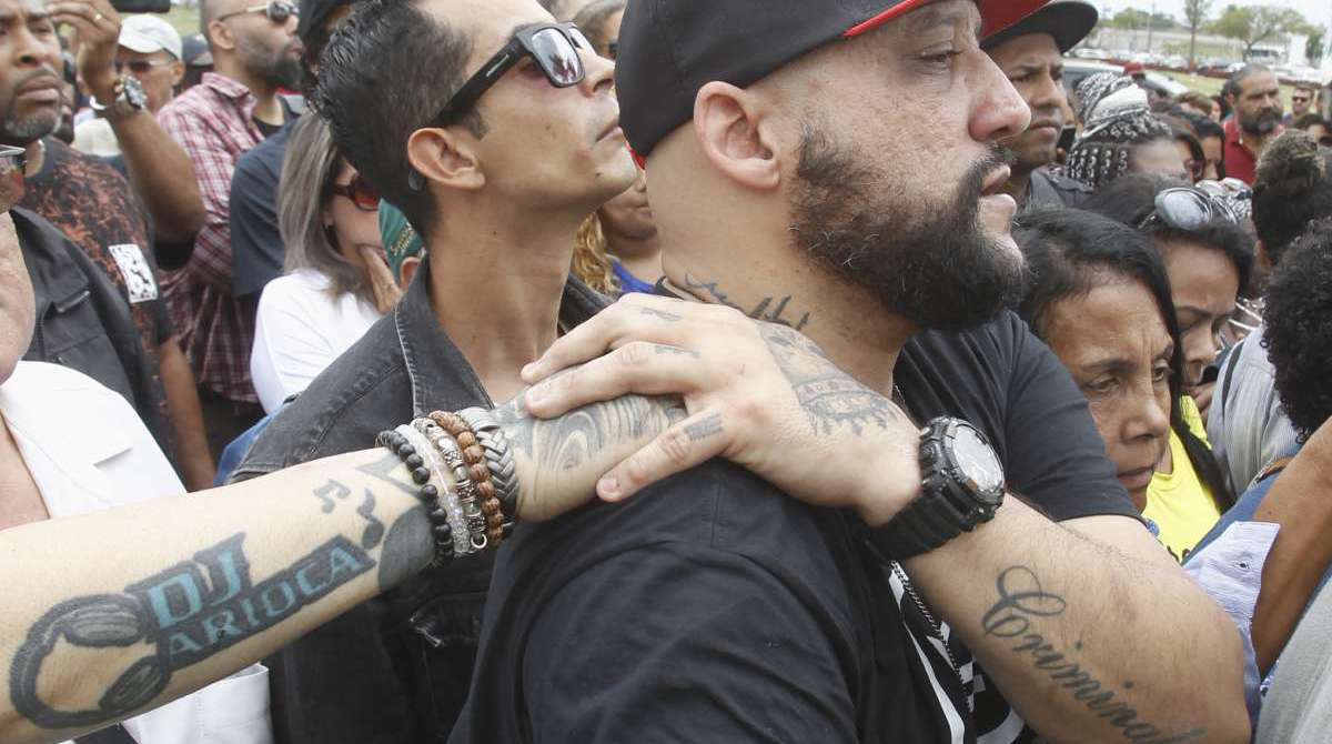 Enterrado no Cemitério Jardim da Saúdade em Sulacap Zona Norte do Rio o MC Catra
Foto Severino Silva Agencia O Dia