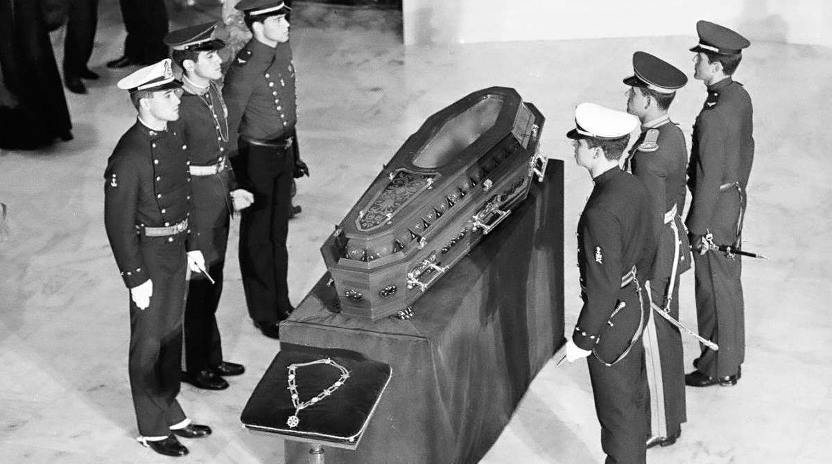 Velório do ex-presidente Tancredo Neves, em 1985, realizado no Salão Nobre do Palácio do Planalto