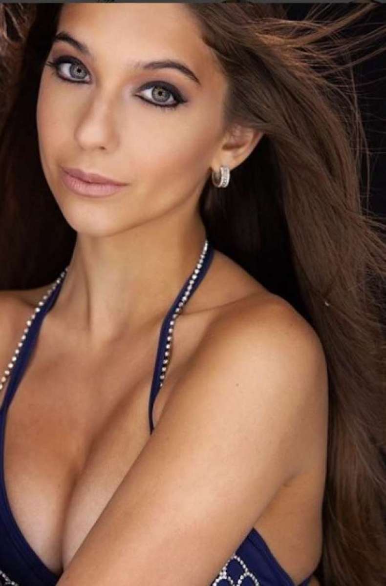 Ines Petkovic de 19 anos, chama a atenção por sua beleza