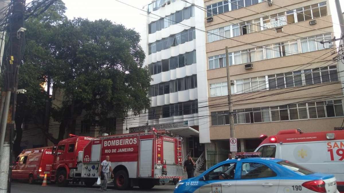 Laje de hospital despenca e deixa feridos no Maracanã
