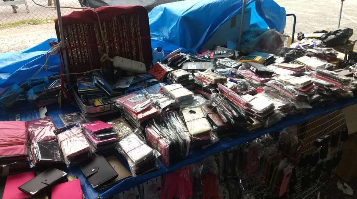 Polícia atende denúncia e desmonta 'Feirinha da Milícia' em praça de Campo Grande