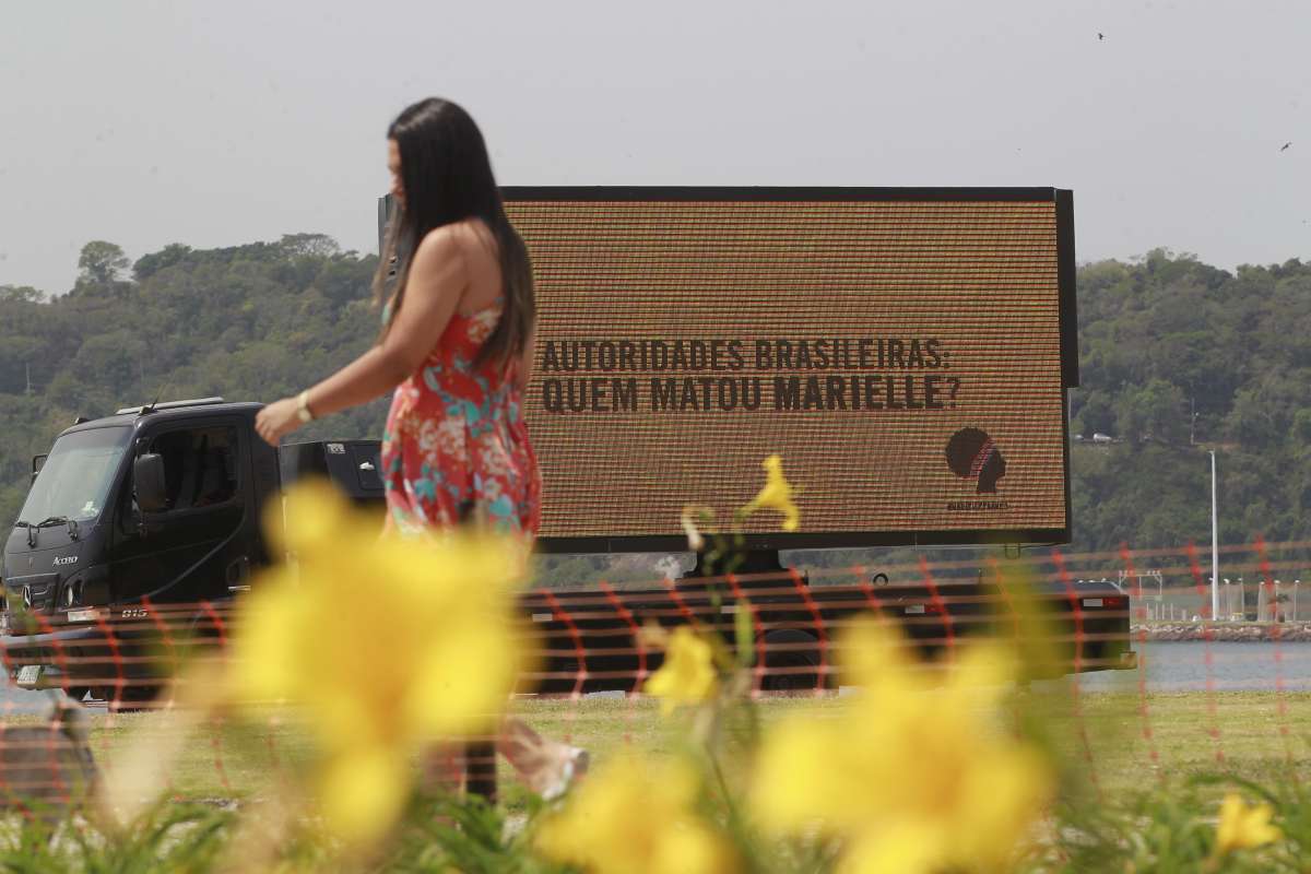 14/09/18 -  Ato da Anistia Internacional no aterro do Flamengo, cobra respostas sobre a morte da vereadora Marielle Franco e de seu motorista Anderson Pedro Gomes, executados dentro do carro no bairro do Estácio, no Centro do Rio. Foto de Maíra Coelho / Agência O Dia. Cidade, Marielle, Anistia, Morte, Marielle, Protesto, Manifestação - Maíra Coelho