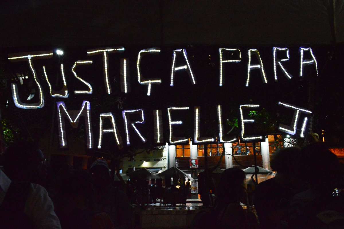 14/09/2018- AGÊNCIA DE NOTÍCIAS - PARCEIRO - Ato por Marielli Franco e Anderson no Buraco do Lume, no Centro do Rio de Janeiro. O assassinato da vereadora do Rio de Janeiro Marielle Franco (PSOL), 38 anos, e do motorista Anderson Pedro Gomes, 39 anos, completa seis meses, nesta sexta-feira(14).Foto: Paulo Carneiro/Parceiro/Agência O Dia