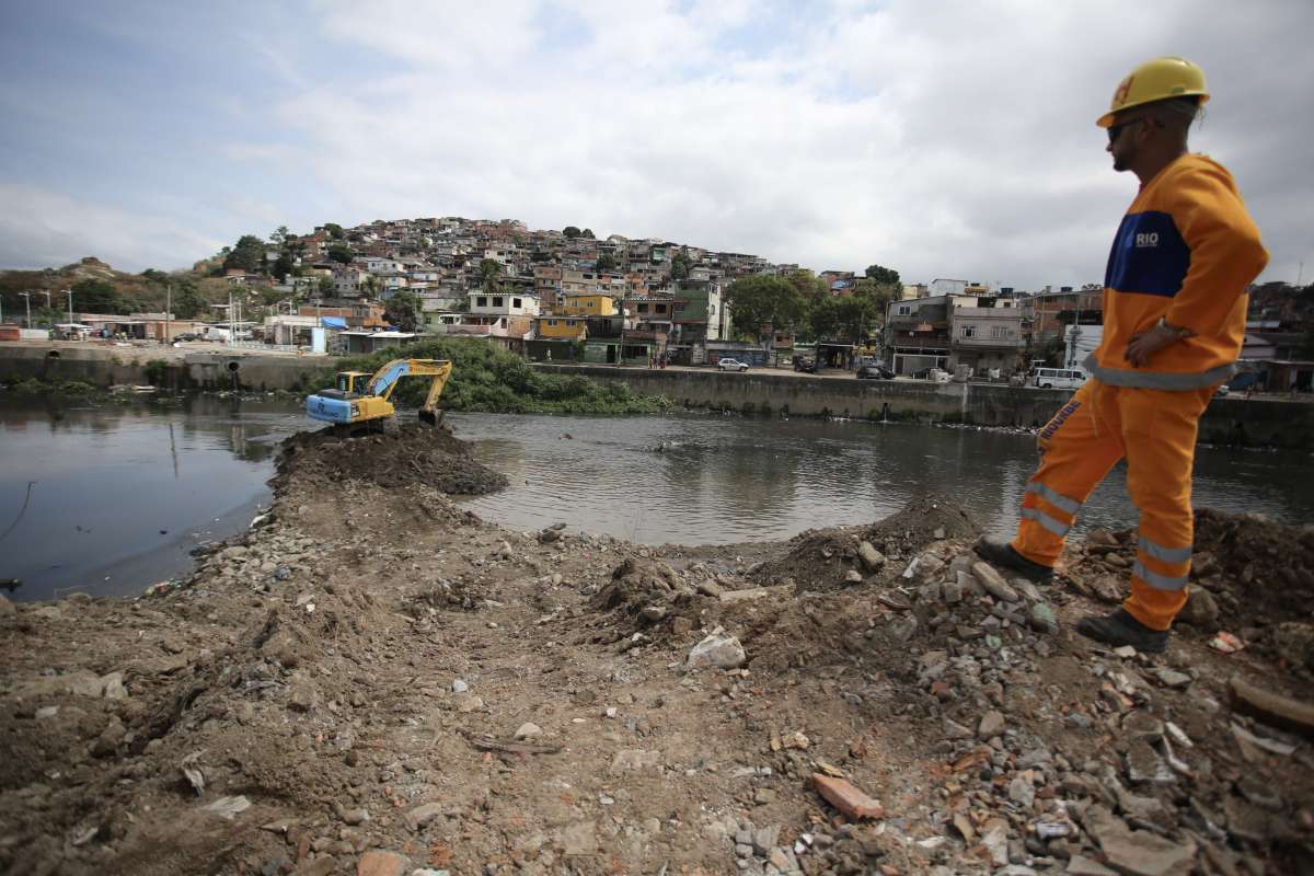 Início da dragagem do Rio