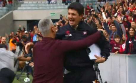 Barbieri comemorando gol do Atlético-PR? Não, é um sósia do técnico do Flamengo
