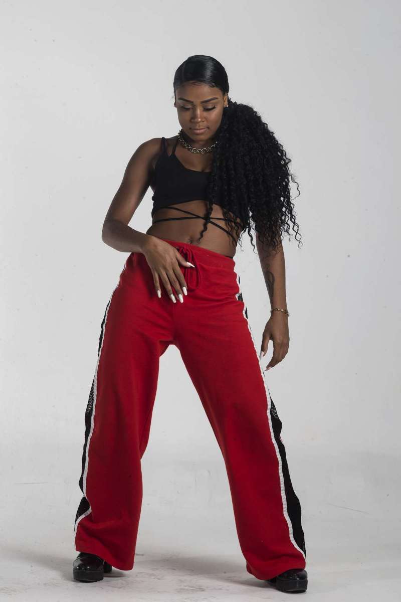 Meia Hora - Ensaio fotográfico, entrevista e visita da MC Rebecca na redação do Jornal Meia Hora e O Dia.  Rainha das Passistas do Salgueiro, agora ela se lança como Mc e já comemora o sucesso de ?Cai de Boca no Meu Bucetão? em bailes e comunidades no Rio de Janeiro. Foto: Daniel Castelo Branco / Agência O Dia