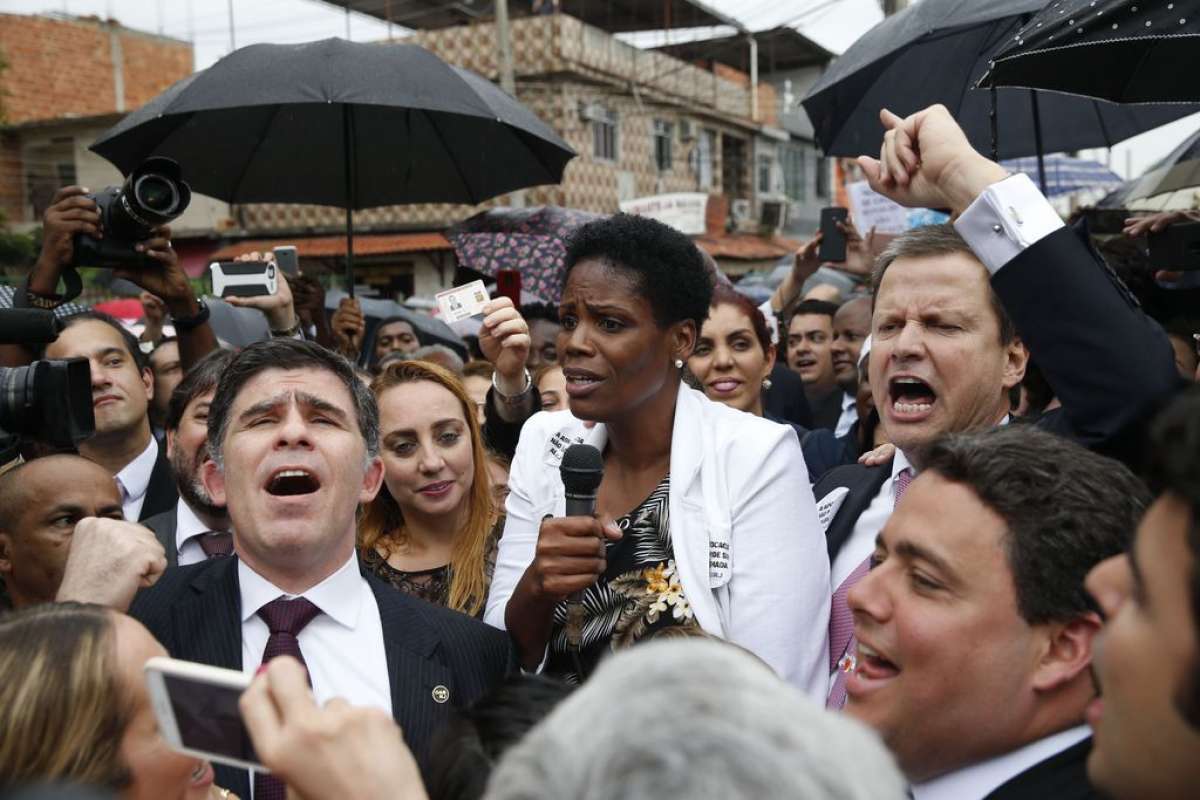 A manifestação atraiu advogados e militantes defensores das causas raciais e dos direitos das mulheres