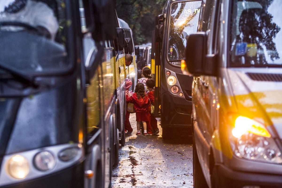 Crivella autoriza que carros de passeio fa&ccedil;am transporte escola. Prefeito justifica que h&aacute; ?necessidade de melhorias na explora&ccedil;&atilde;o do servi&ccedil;o e, consequentemente, a amplia&ccedil;&atilde;o das oportunidades de emprego? Rj,18 de setembro....