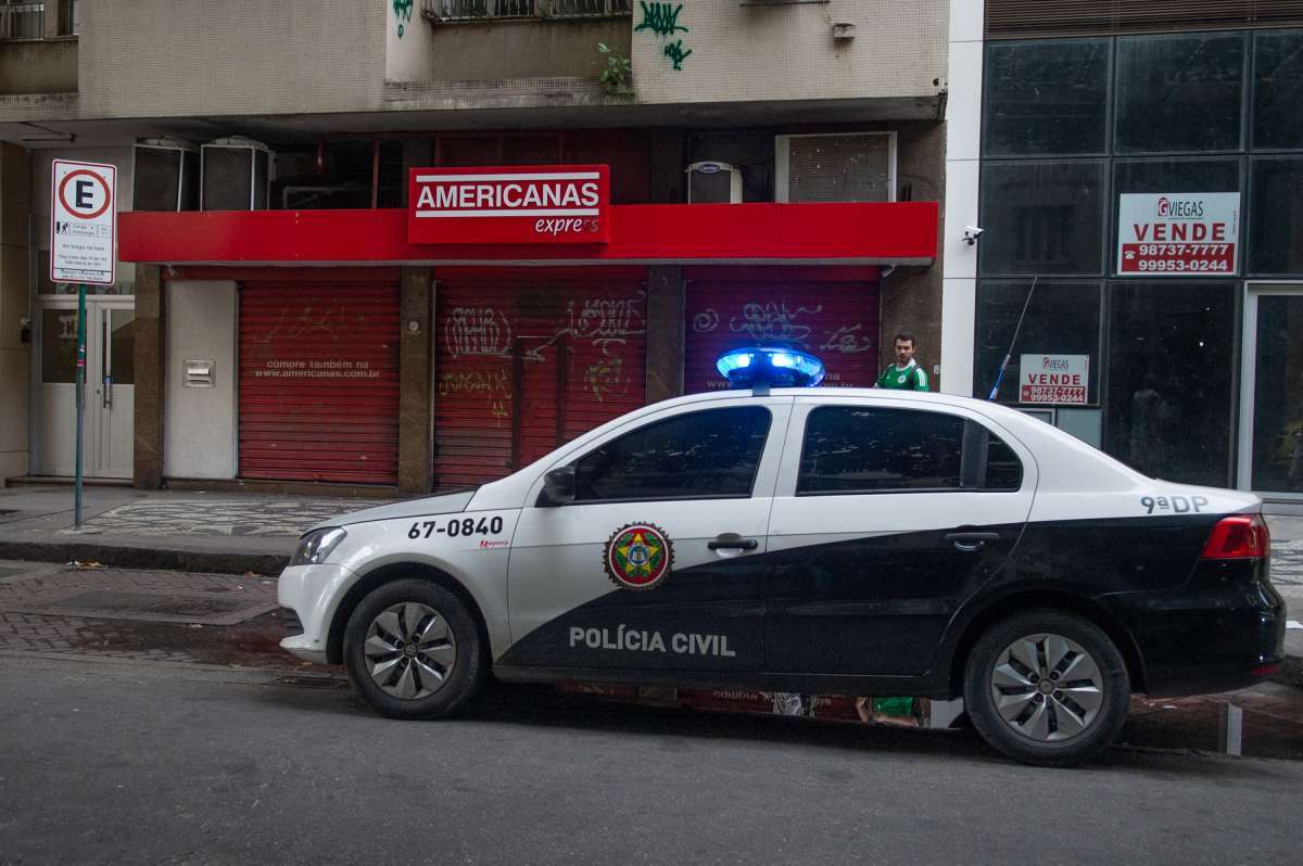 Rio,19/09/2018 - Assalto a Lojas Americanas - Assalto a lojas Americanas na Rua Marqu&ecirc;s de Abrantes no bairro do Flamengo, zona sul do Rio de Janeiro.Foto: Armando Paiva/ Ag&ecirc;ncia O Dia  Cidade, Rio de Janeiro, Assalto, Lojas Americanas, Policia
