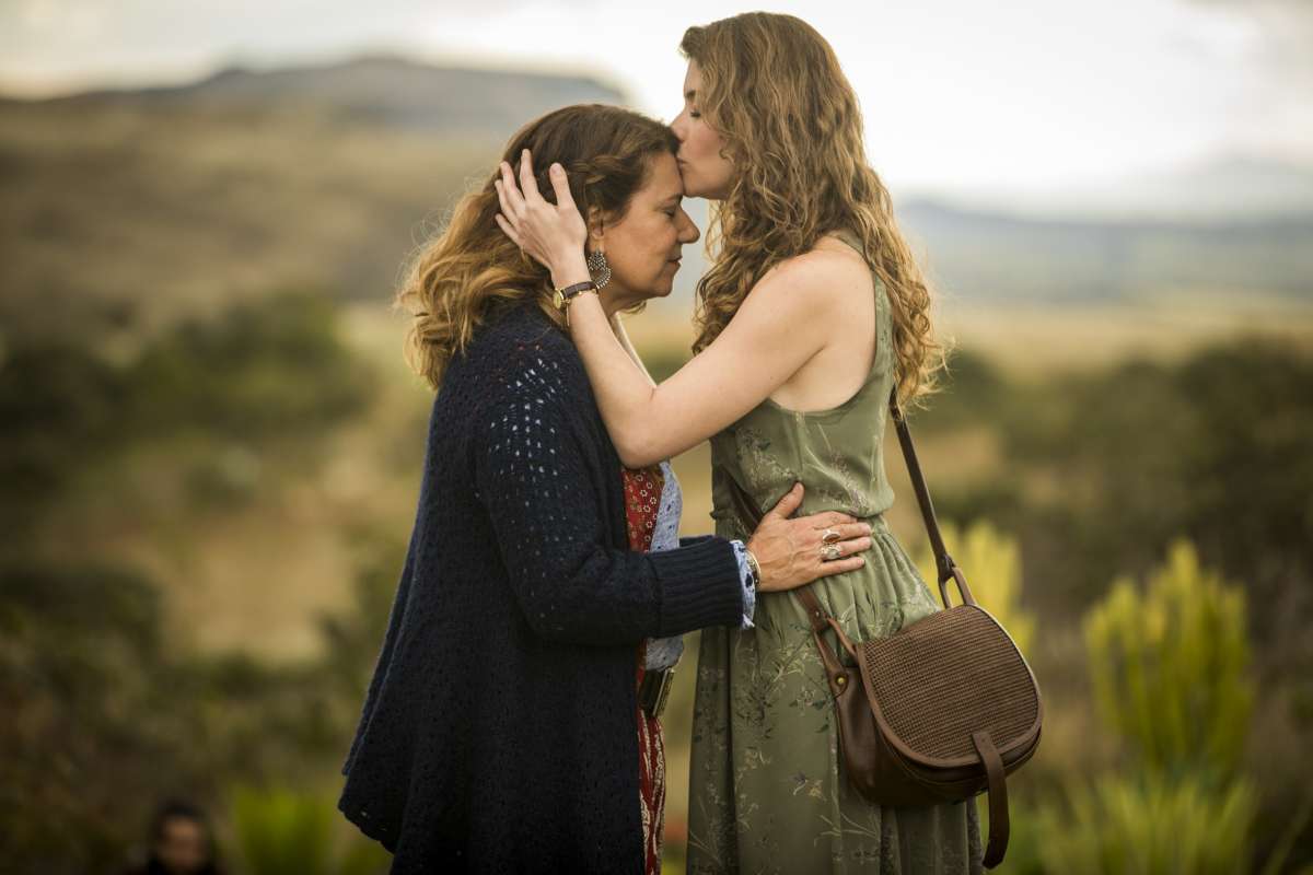 Edméia (Patricya Travassos) e Isabel (Alinne Moraes)