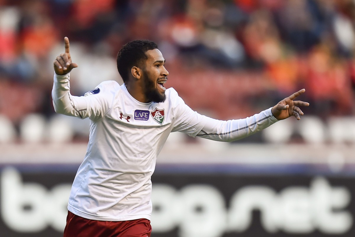 Brazil's Fluminense player Everaldo celebrates his goal against Ecuador's Deportivo Cuenca during their Copa Sudamericana 2018 football match at Casa Blanca stadium in Quito on September 20, 2018. / AFP PHOTO / RODRIGO BUENDIA
      Caption