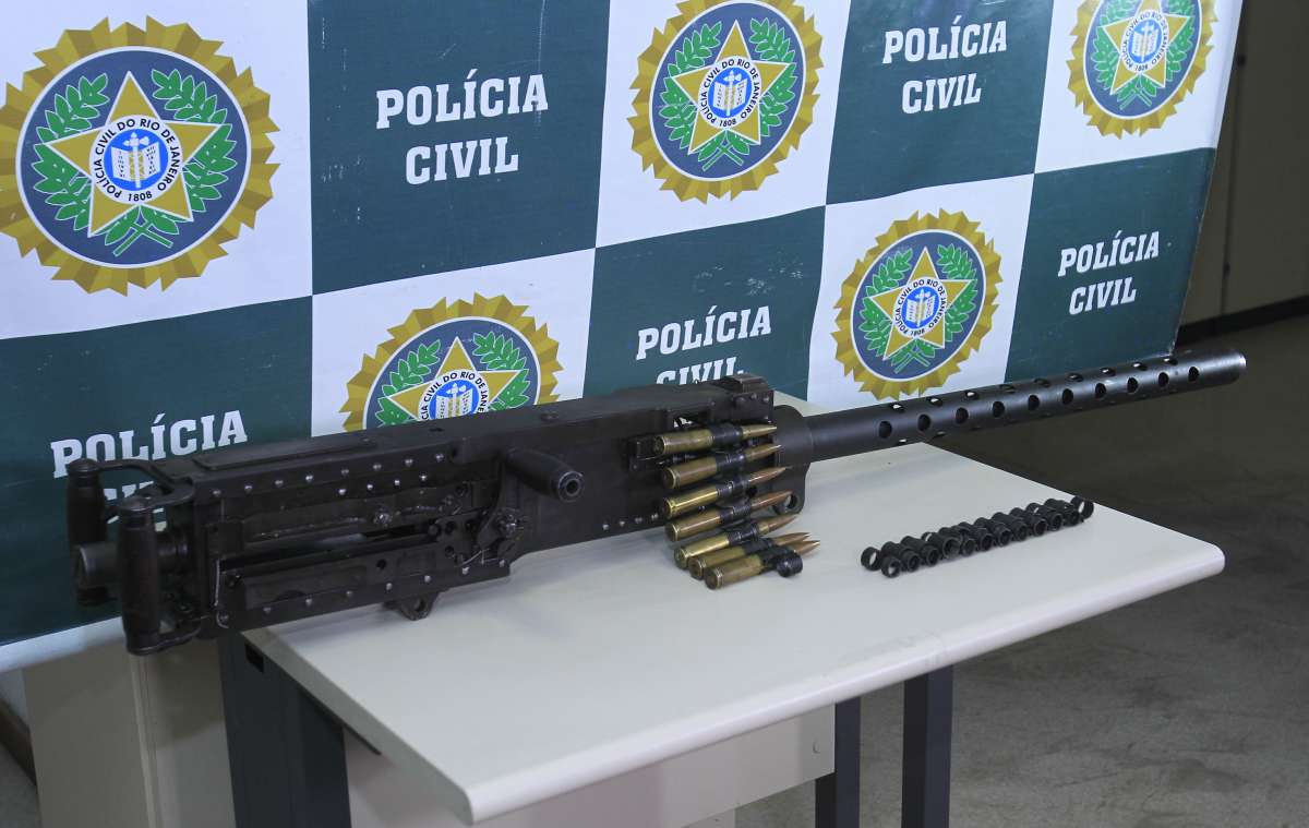 Dupla é presa com metralhadora de guerra. Uma metralhadora . 50 que foi apreendida pela eqquipe da DRFC, na Barra da Tijuca. Estefan Radovicz / Agência O Dia CIDADE,POLÍCIA,TRÁFICO,ARMAMENTO,METRALHADO
Byline