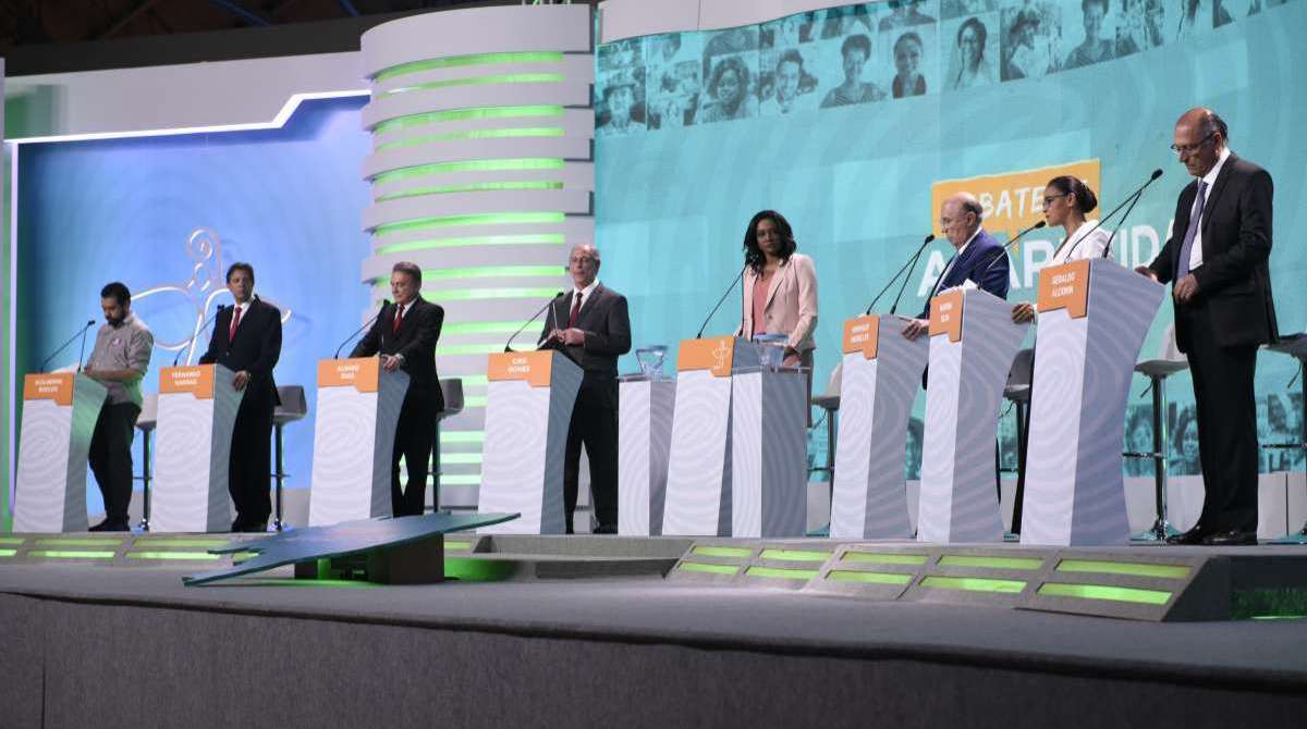 Debate foi mediado pela jornalista Joyce Ribeiro