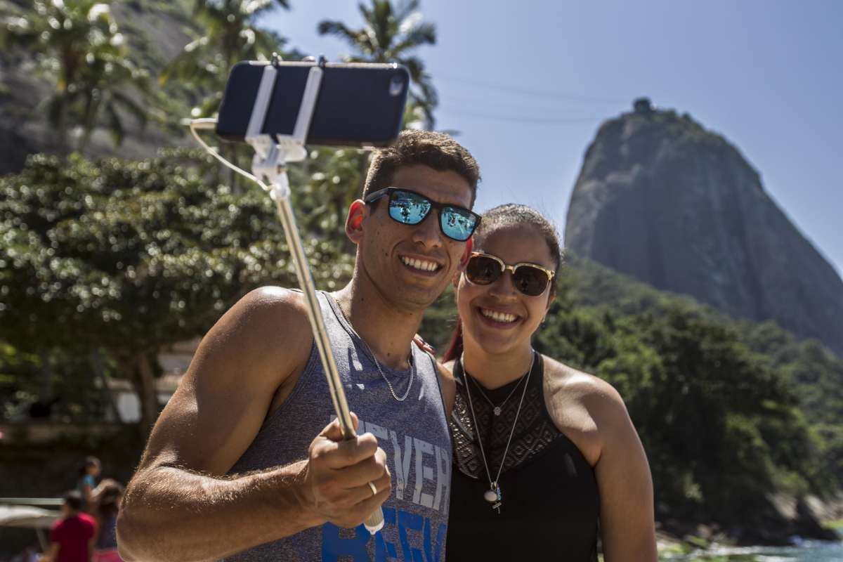 Pirmerio final de semana, 23 de setembro 2018, do incio da primavera. A mae Valeria e sua filha Viviane Cozendey em praca do Flamengo. Rj, 23 de setembro.