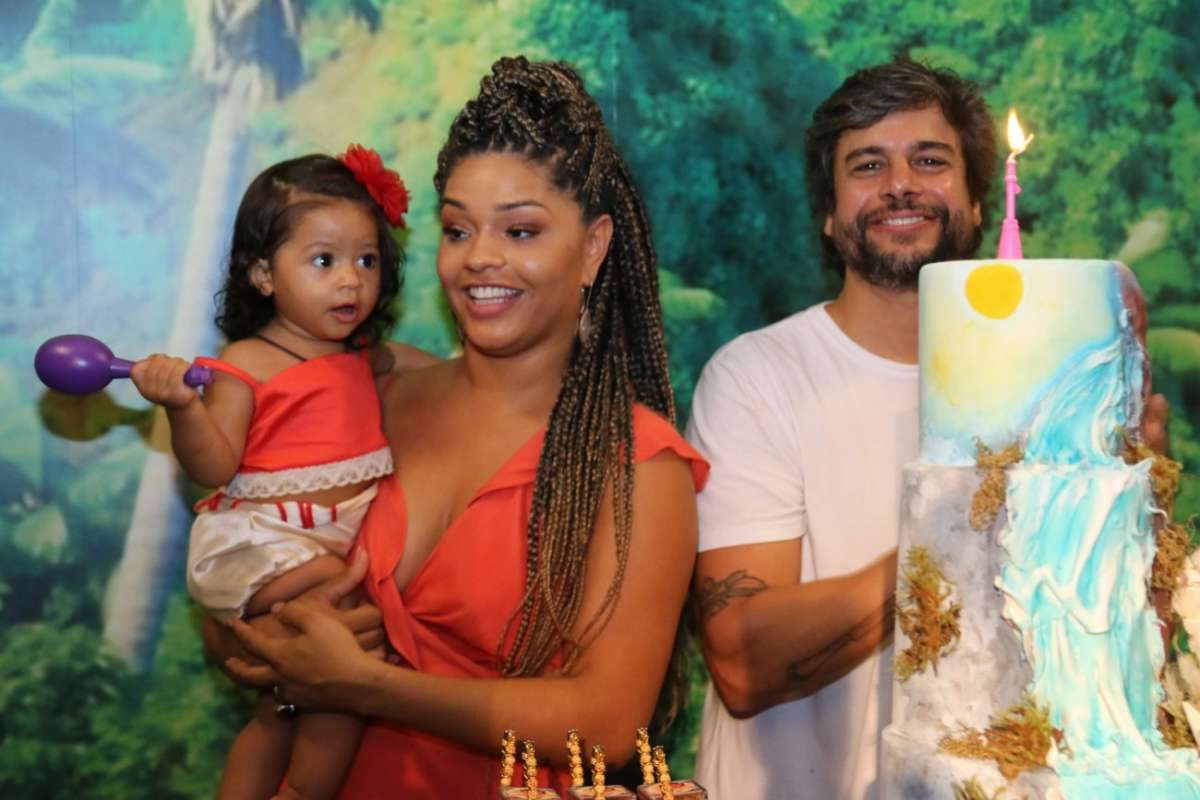 Juliana Alves comemora primeiro aniversário da filha, Yolanda - Ag. News