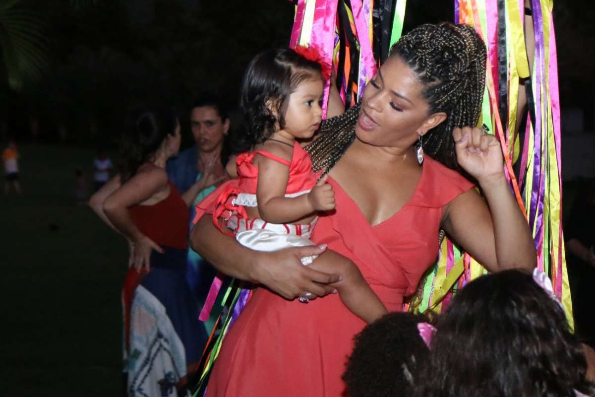 Juliana Alves comemora primeiro aniversário da filha, Yolanda