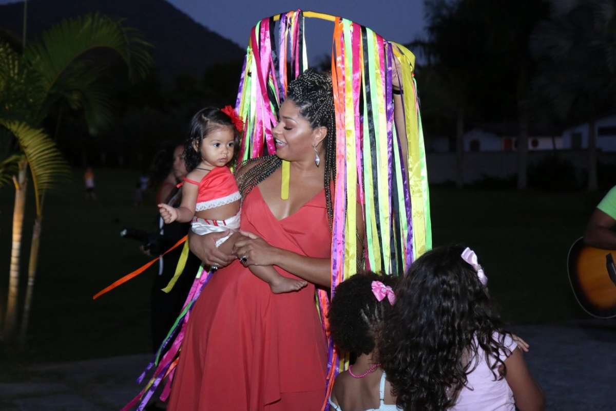 Juliana Alves comemora primeiro aniversário da filha, Yolanda