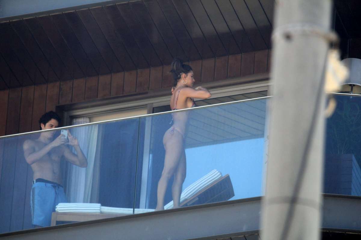 Mariana Rios e o namorado, Lucas Kalil, em Ipanema