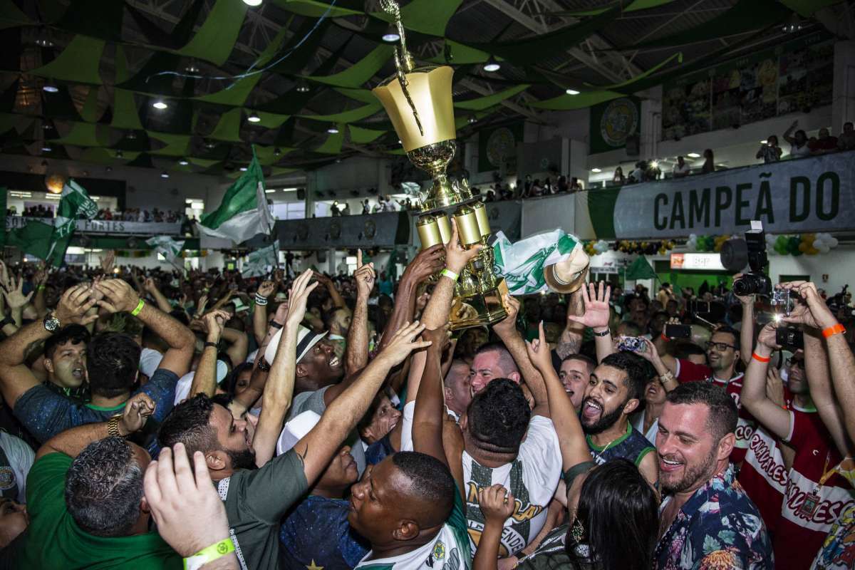 Festa na Verde e Branco foi até a manhã de domingo. Tempo será o tema do Carnaval do ano que vem - DIVULGAÇÃO/ EDUARDO HOLLANDA