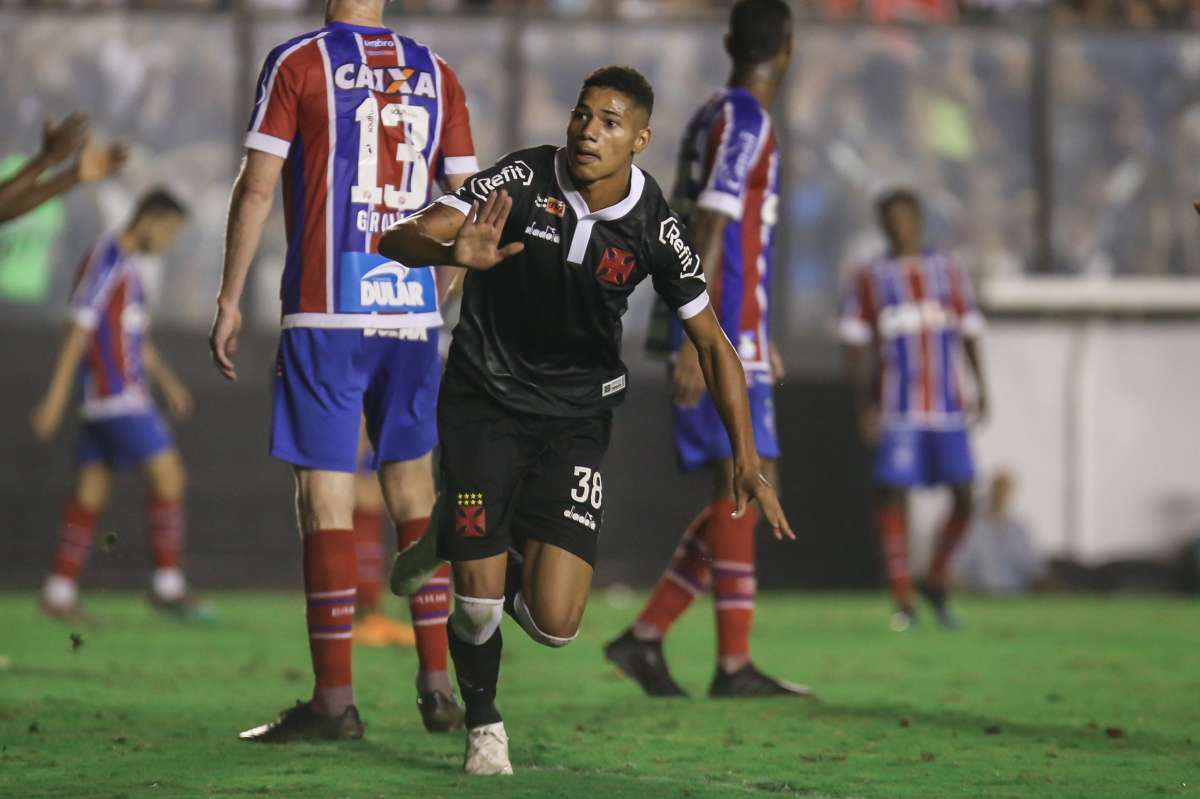AG&Ecirc;NCIA DE NOT&Iacute;CIAS/PARCEIRO - O jogador Maxi L&oacute;pez do Vasco, durante partida contra a equipe do Bahia em jogo v&aacute;lido pela 26&ordf; rodada do Campeonato Brasileiro de 2018 realizado no est&aacute;dio de S&atilde;o Janu&aacute;rio, na cidade do Rio de Janeiro, na noite desta segunda-feira (24). Foto: Marcelo Gon&ccedil;alves/Parceiro/Ag&ecirc;ncia O Dia