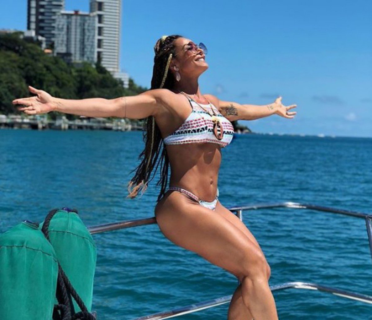 Scheila Carvalho Posa De Camisola E Exibe Corpão Aos 47 Anos Mh Celebridades E Tv 1286