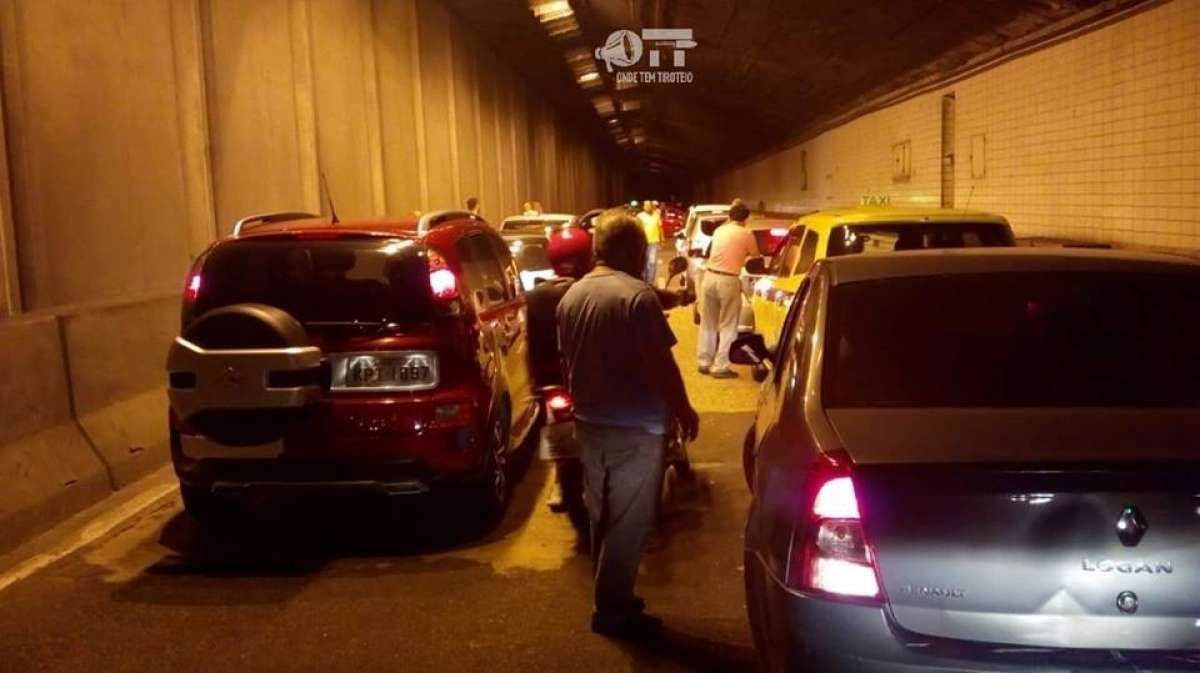 Assalto assustou motoristas no Túnel Santa Bárbara na noite desta segunda-feira  - OTT