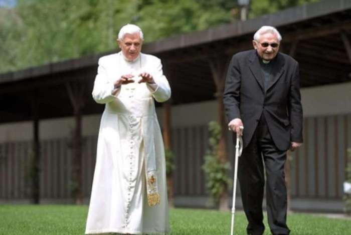 Irmão de Bento XVI, o bispo Georg Ratzinger é um dos envolvidos