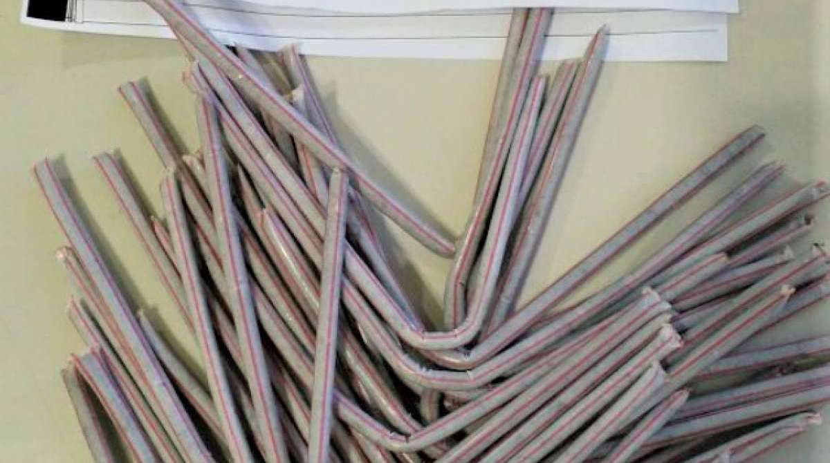 Especial - No jogo de gato e rato entre agentes penitenciários da Seap e parentes (às vezes advogados) de presos, que tentam entrar com drogas nas penitenciárias do Rio, a polícia tem levado a melhor. Mesmo os criminosos tentando inovar nas formas camufladas de tentar entrar com maconha, cocaína, crack e celulares, principalmente. Fotos cedidas ao DIA pela SEAP-RJ