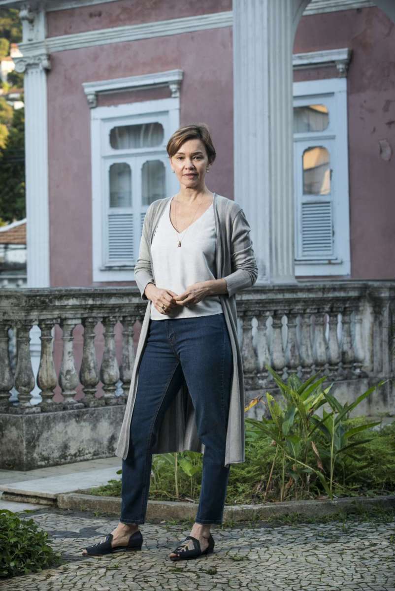 Espelho da Vida - Cris (Vitória Strada), Ana (Julia Lemmertz) e Flávio (Ângelo Antônio)