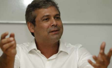 QG com piscina na Baixada Fluminense