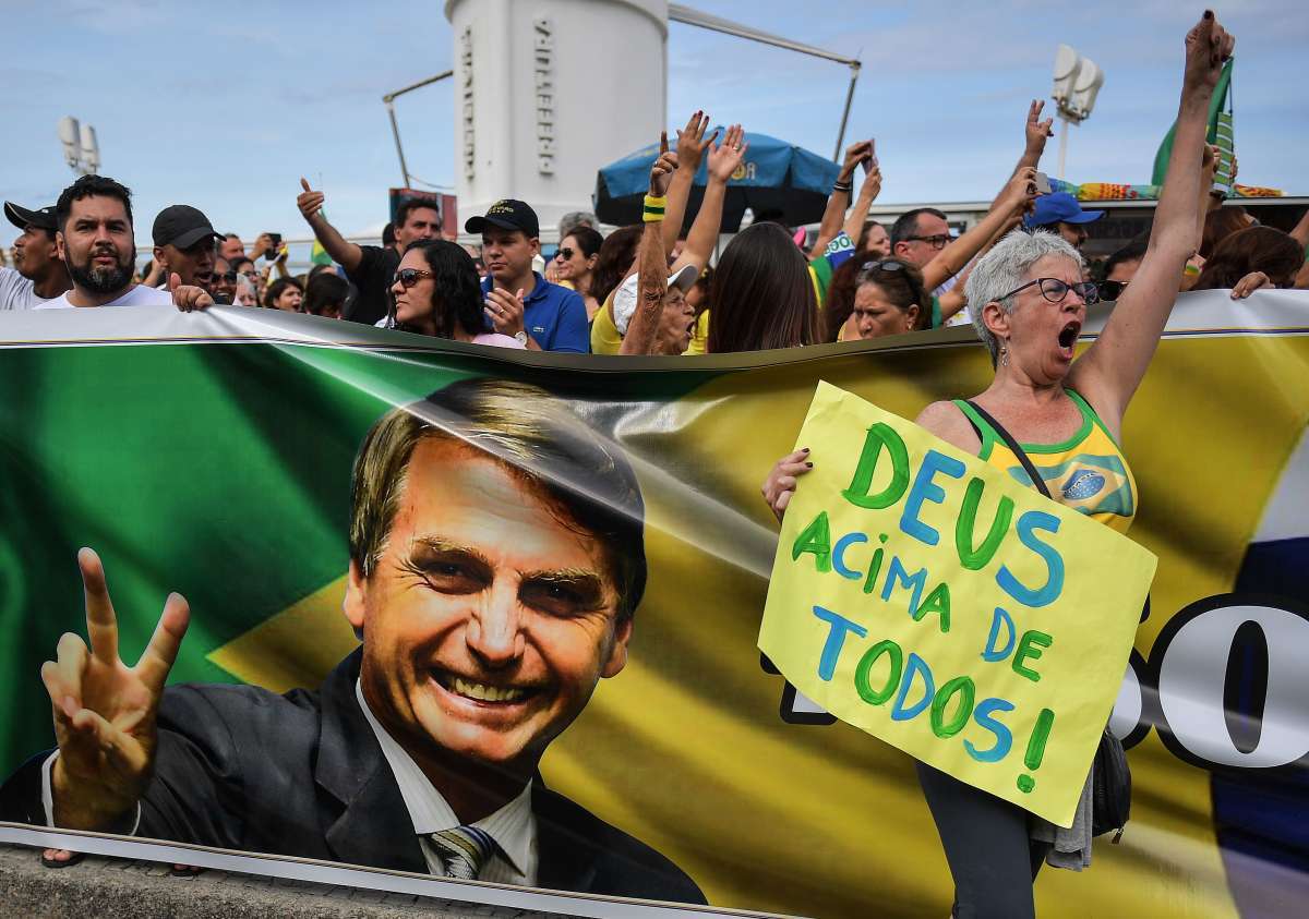 Manifestantes a favor de Bolsonaro se reúnem em Copacabana O Dia Rio de Janeiro