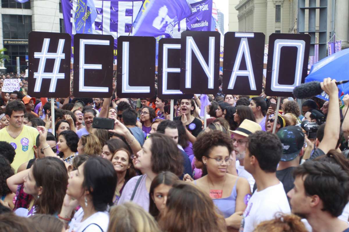 2018-09-29- Mulheres Contra Bolsonaro - Protesto de mulheres contra o candidato a presidência da República, Jair Messias Bolsonaro. Foto de Maíra Coelho / Agência O Dia. Cidade, Política, Jair, Bolsonaro, Manifestação, Mulheres, feministas, Luta, Eleição, 2018