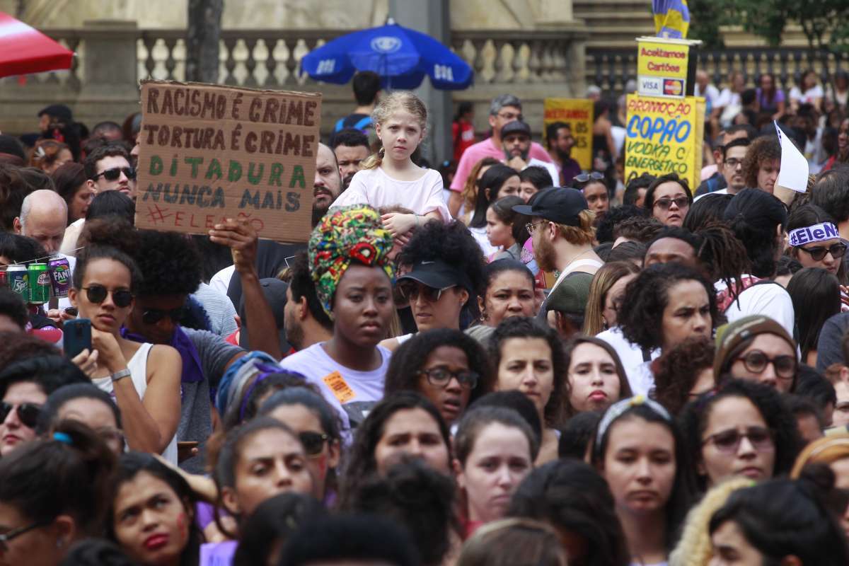2018-09-29- Mulheres Contra Bolsonaro - Protesto de mulheres contra o candidato a presidência da República, Jair Messias Bolsonaro. Foto de Maíra Coelho / Agência O Dia. Cidade, Política, Jair, Bolsonaro, Manifestação, Mulheres, feministas, Luta, Eleição, 2018