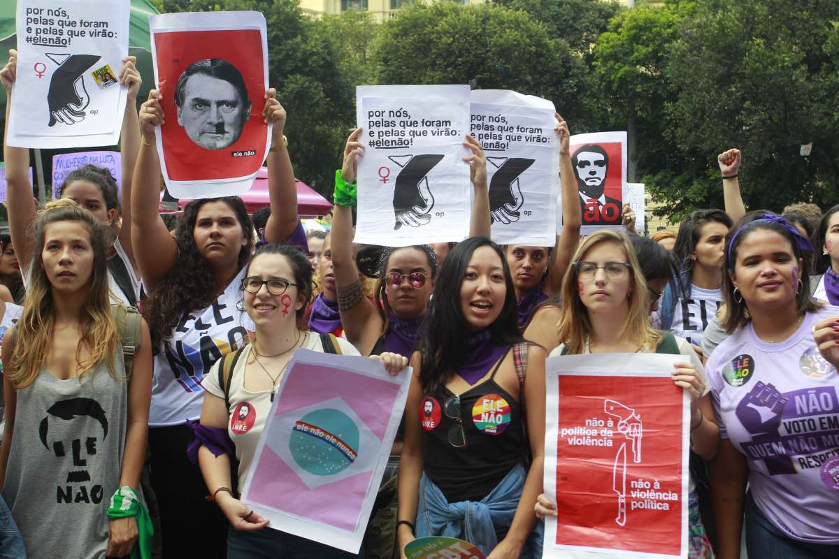 2018-09-29- Mulheres Contra Bolsonaro - Protesto de mulheres contra o candidato a presidência da República, Jair Messias Bolsonaro. Foto de Maíra Coelho / Agência O Dia. Cidade, Política, Jair, Bolsonaro, Manifestação, Mulheres, feministas, Luta, Eleição, 2018