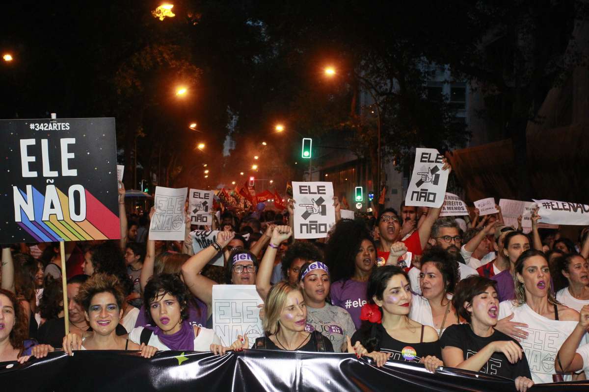 2018-09-29- Mulheres Contra Bolsonaro - Protesto de mulheres contra o candidato a presidência da República, Jair Messias Bolsonaro. Foto de Maíra Coelho / Agência O Dia. Cidade, Política, Jair, Bolsonaro, Manifestação, Mulheres, feministas, Luta, Eleição, 2018