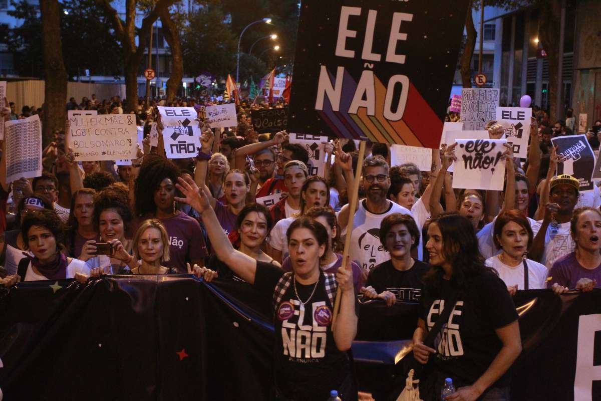2018-09-29- Mulheres Contra Bolsonaro - Protesto de mulheres contra o candidato a presidência da República, Jair Messias Bolsonaro. Foto de Maíra Coelho / Agência O Dia. Cidade, Política, Jair, Bolsonaro, Manifestação, Mulheres, feministas, Luta, Eleição, 2018
