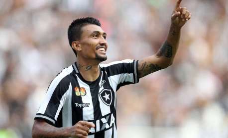 Ex-jogador do Botafogo e Fluminense acerta com time da Paraíba para 2025