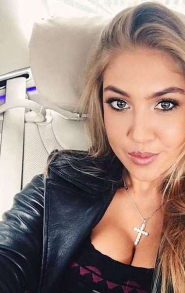 Daria Glushakova flagrou marido dentro de uma sauna acompanhado por uma mulher nua