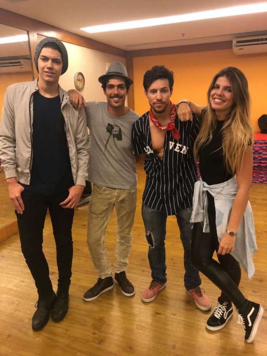 Gabriel Télie, Carol Bandeira, Lucca Pougy e Lucas Caldeira estrelam espetáculo 'Os Descolados' - Divulgação