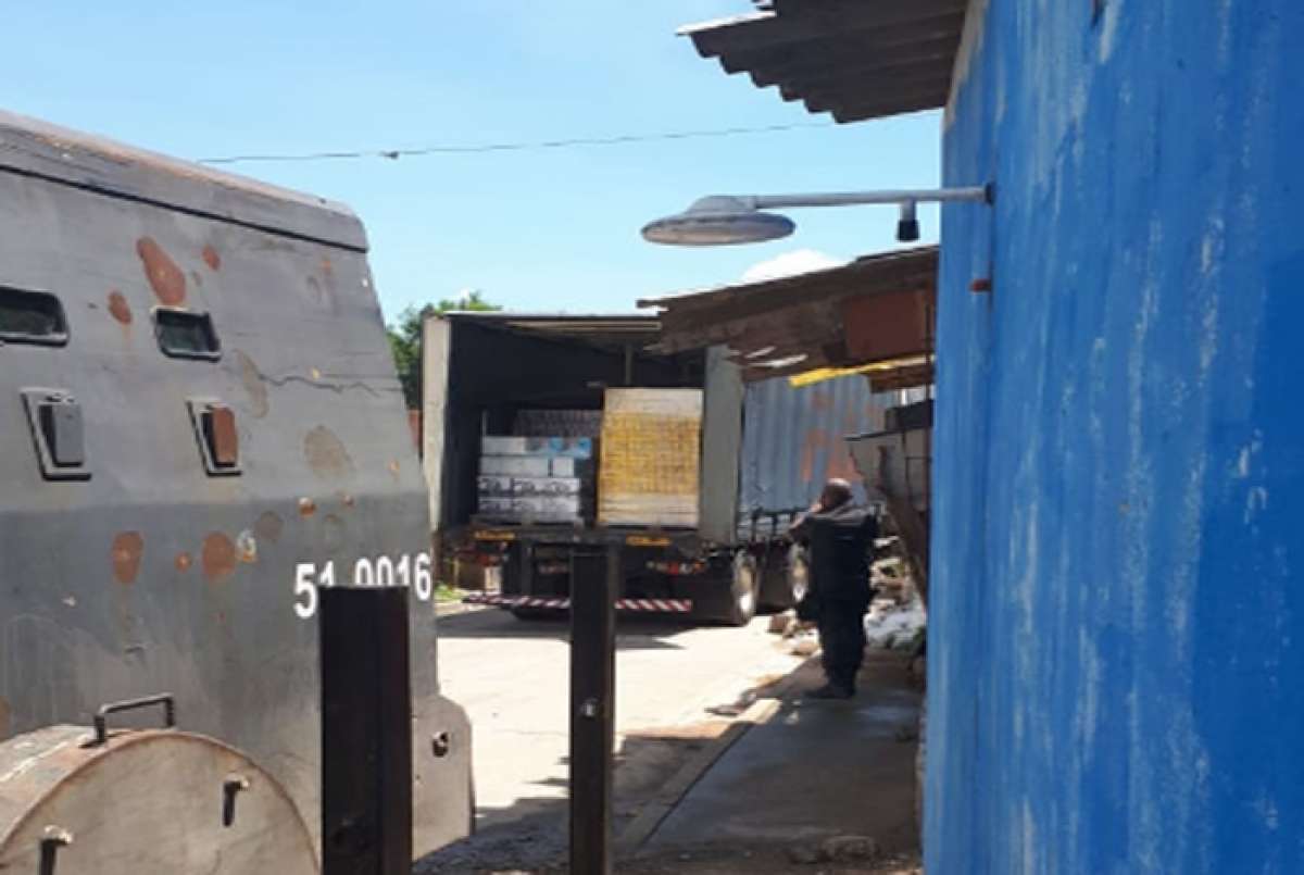 Polícia recupera carga roubada no Complexo da Pedreira