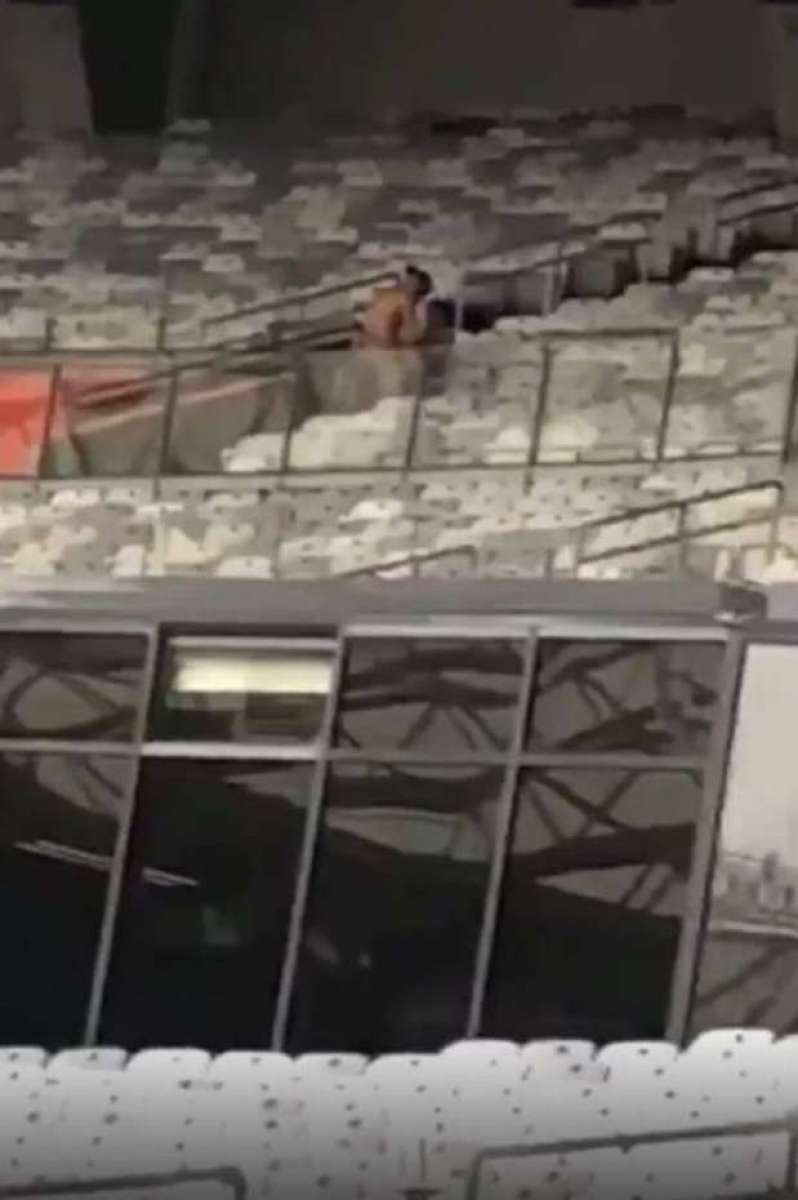 Casal é flagrado fazendo sexo no Mineirão