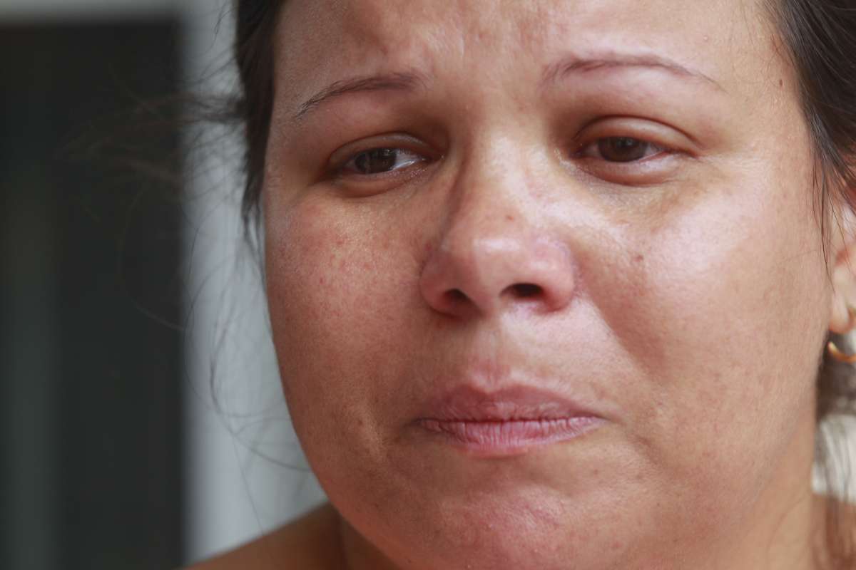 2018-10-04 - Viviane Amaro comparece ao IML de Tribob&oacute;, ela &eacute;  esposa do  militar da Marinha Edson de Souza Maia, de 47 anos, que foi morto a tiros ap&oacute;s reagir a um assalto em Itabora&iacute;, na Regi&atilde;o Metropolitana do Rio. Foto de Ma&iacute;ra Coelho / Ag&ecirc;ncia O Dia. Pol&iacute;cia, Morte, tiro, Assalto, Viol&ecirc;ncia