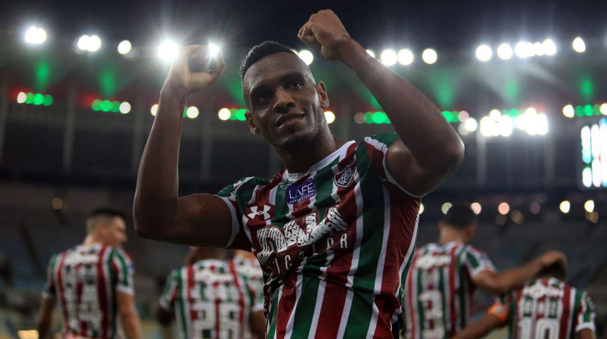 Dig&atilde;o comemora seu gol, o primeiro do jogo. O Fluminense recebe o Deportivo Cuenca (EQU) no Maracan&atilde;, pelo jogo de volta das oitavas de final da Copa Sul-Americana. O time carioca joga com a vantagem de dois gols fora, e pode perder por at&eacute; um de diferen&ccedil;a. Foto: Daniel Castelo Branco / Ag&ecirc;ncia O Dia ------  J&uacute;lio C&eacute;sar, Leo, Gum, Dig&atilde;o, Ayrton Lucas, A&iacute;rton, Jadson, Dodi, Junior Sornoza, Everaldo e Luciano, T&eacute;cnico: Marcelo Oliveira